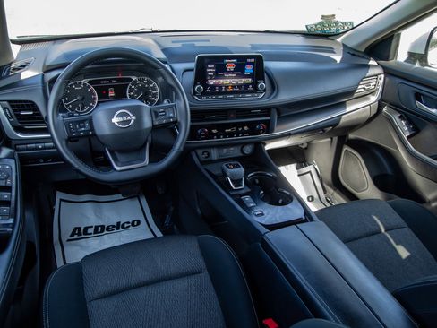 Used 2025 Nissan Rogue SV FWD image 27