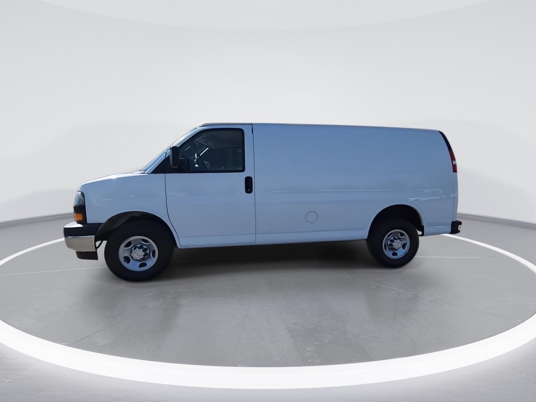Used 2024 Chevrolet Express 2500 w/ Driver Convenience Package RWD image 5