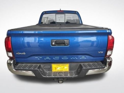 Used 2018 Toyota Tacoma SR5 AWD/4WD image 4