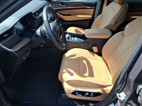 Used 2025 Jeep Grand Cherokee Summit w/ Obsidian Package AWD/4WD image 12