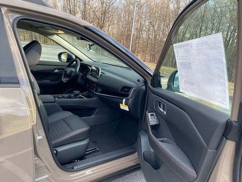 New 2025 Nissan Rogue SV image 26