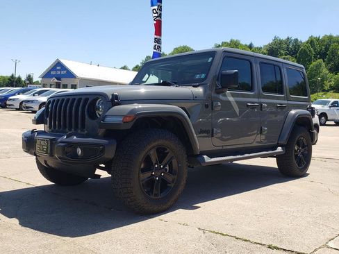 Used 2021 Jeep Wrangler Unlimited Sahara AWD/4WD image 8