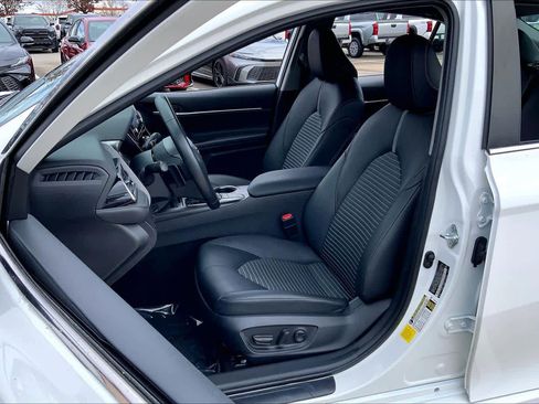 Used 2024 Toyota Camry SE w/ Convenience Package image 8