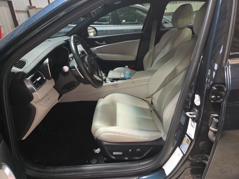 Used 2025 Genesis G70 2.5T RWD image 3