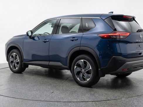 Used 2025 Nissan Rogue SV AWD/4WD image 6