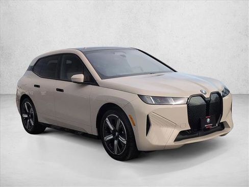 Used 2026 BMW iX xDrive60 image 3