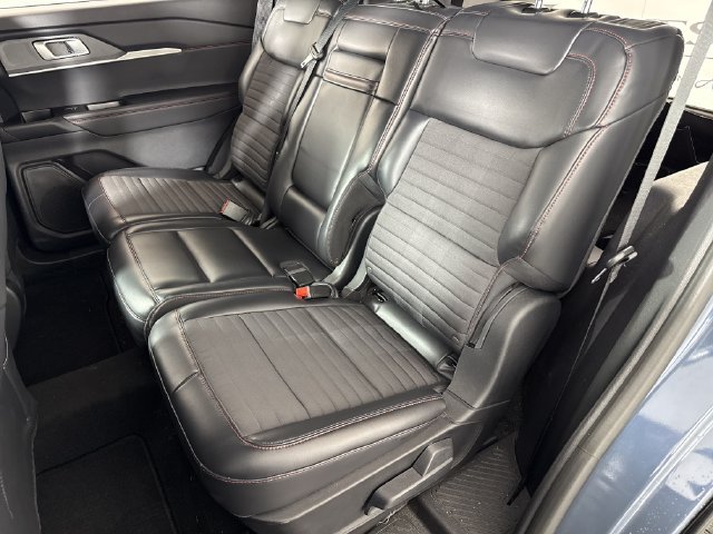 Used 2025 Ford Explorer ST-Line w/ ST-Line Street Pack AWD/4WD image 16