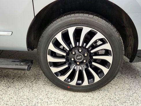 Used 2022 Lincoln Navigator L Black Label AWD/4WD image 9