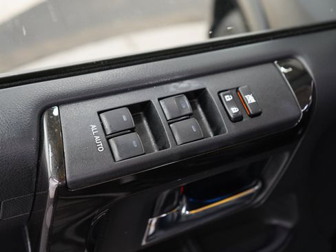 Used 2019 Toyota 4Runner Limited w/ Four Season Floor Mat Package AWD/4WD image 19
