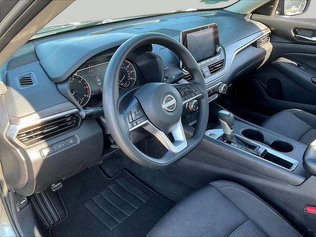 Used 2025 Nissan Altima 2.5 SV FWD image 18