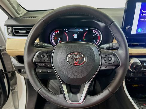 Used 2023 Toyota RAV4 XLE Premium FWD image 9