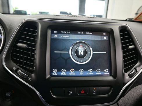 Used 2021 Jeep Cherokee Latitude Lux w/ Comfort/Convenience Group image 19