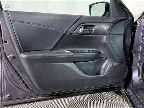 Used 2016 Honda Accord Sport image 22