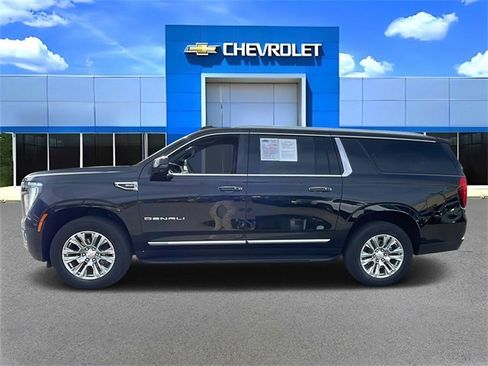 Used 2025 GMC Yukon XL Denali image 6