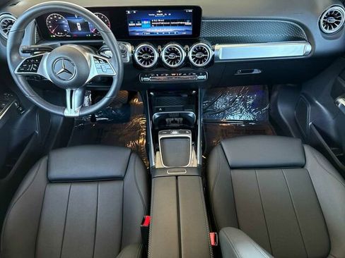 Used 2025 Mercedes-Benz GLB 250 4MATIC image 17