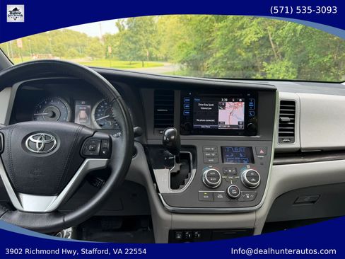 Used 2016 Toyota Sienna XLE Premium FWD image 22