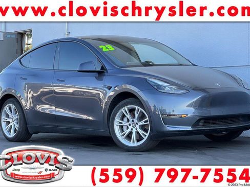 Used 2023 Tesla Model Y Standard Range image 1