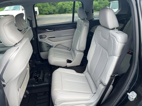 Used 2021 Jeep Grand Cherokee L Overland w/ Luxury Tech Group IV image 8