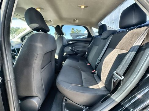 Used 2016 Ford Focus SE w/ SE Power Seat Package image 13