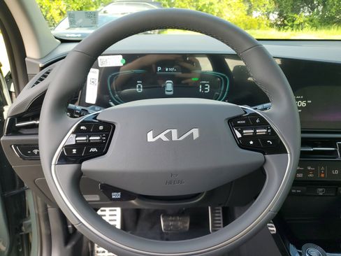 New 2025 Kia Niro SX Touring image 20