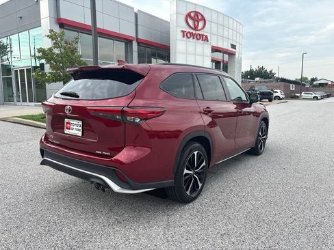 Used 2021 Toyota Highlander XSE AWD/4WD image 3