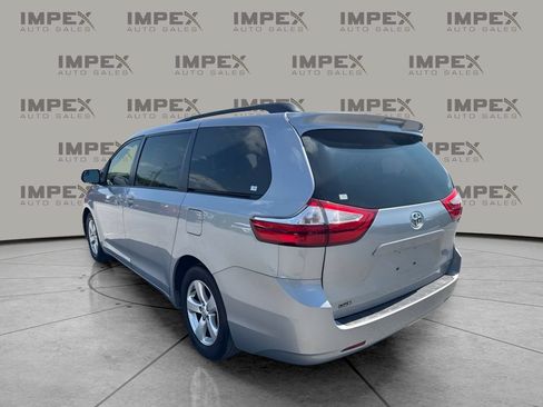 Used 2015 Toyota Sienna LE FWD image 2