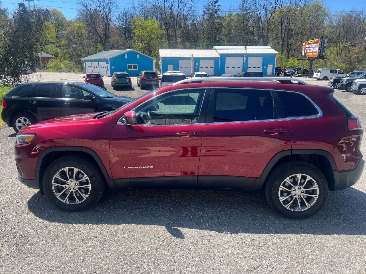 Used 2019 Jeep Cherokee Latitude Plus w/ Cold Weather Group AWD/4WD image 27
