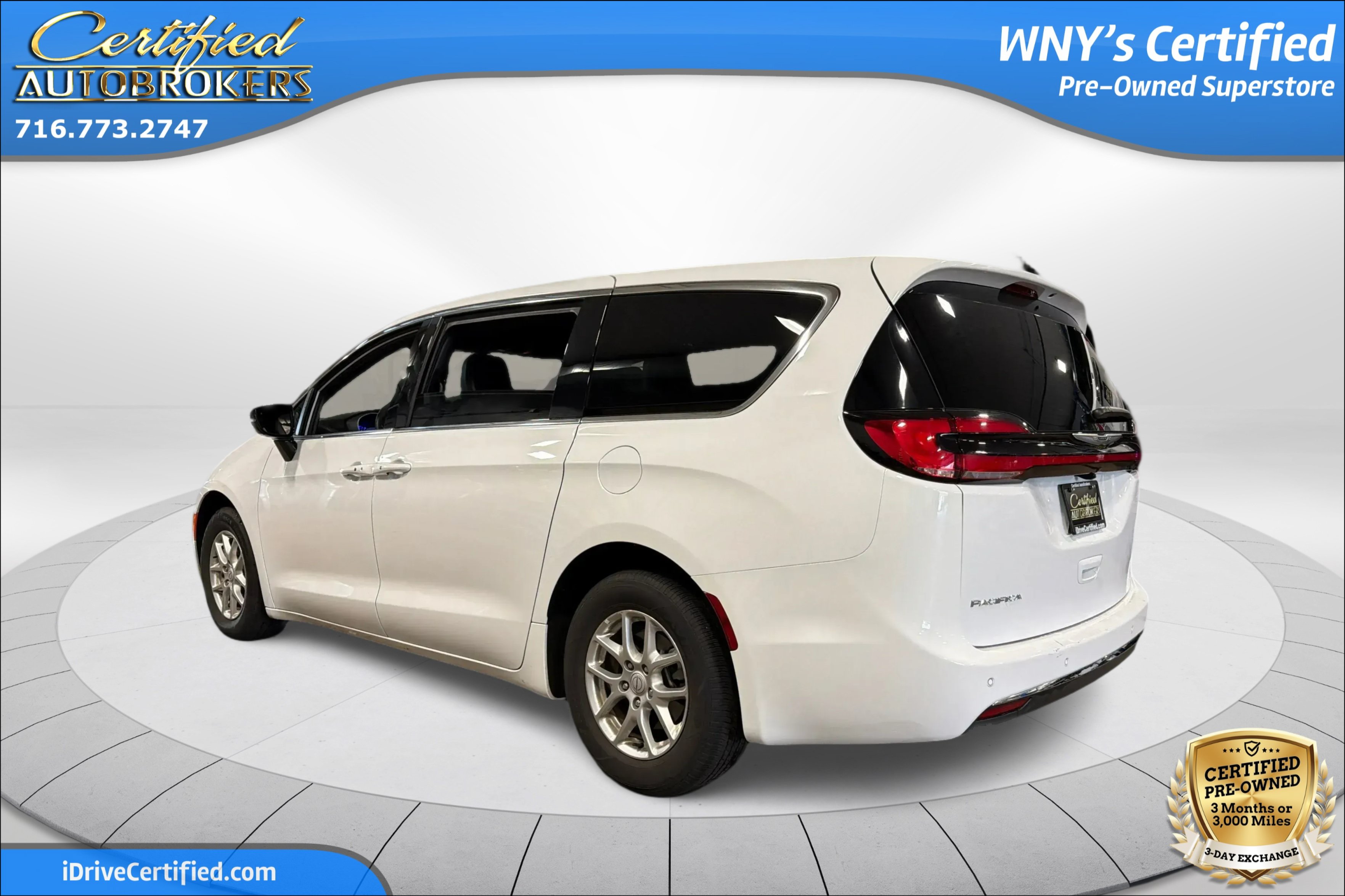 Used 2026 Chrysler Pacifica Select FWD image 8