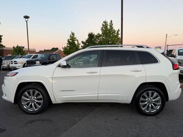 Used 2017 Jeep Cherokee Overland w/ Technology Group AWD/4WD image 8