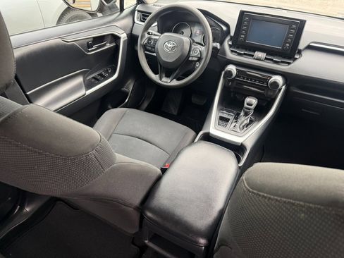 Used 2019 Toyota RAV4 LE image 15