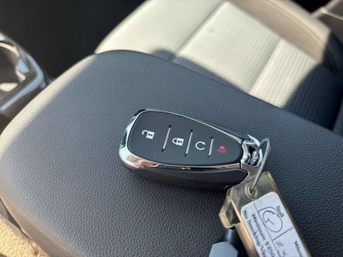 Used 2025 Chevrolet Trax LT FWD image 23