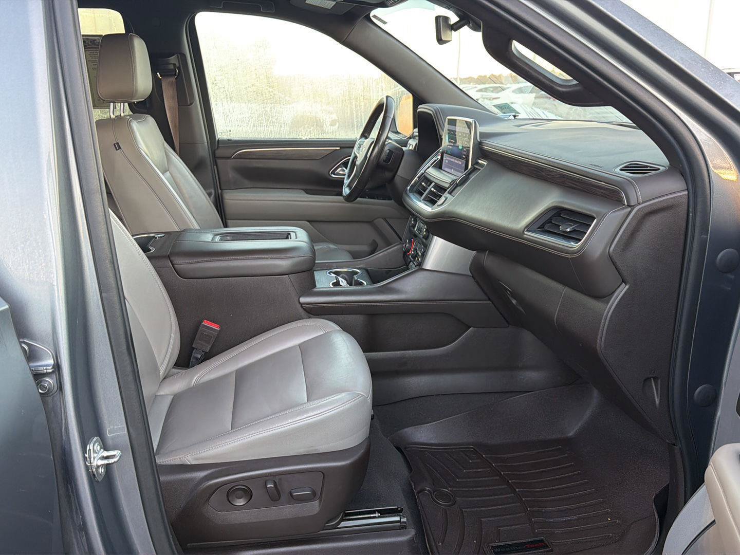 Used 2021 Chevrolet Tahoe Z71 w/ Z71 Off-Road Package AWD/4WD image 14