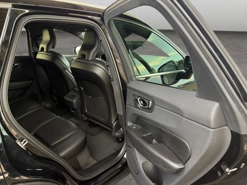 Used 2019 Volvo XC60 T5 Momentum w/ Multimedia Package image 14