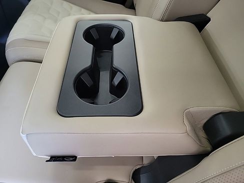 New 2025 Nissan Armada Platinum Reserve image 22