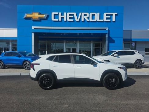 New 2026 Chevrolet Trax LT FWD image 2