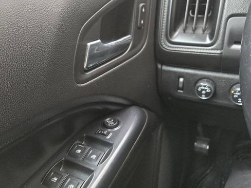 Used 2015 GMC Canyon SLE image 15