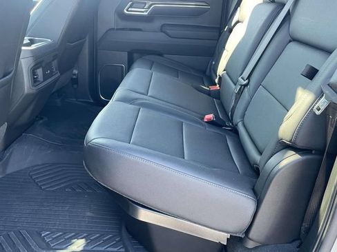 Used 2026 Chevrolet Silverado 1500 LT Trail Boss w/ LT Trail Boss Premium Package AWD/4WD image 12