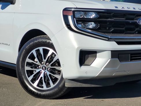 Used 2025 Ford Expedition Platinum AWD/4WD image 9