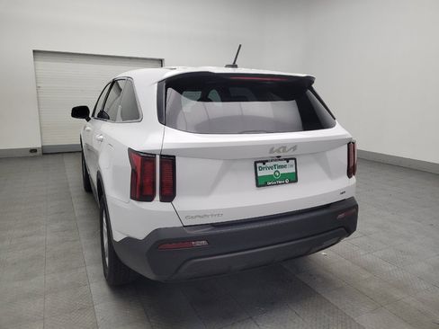 Used 2023 Kia Sorento LX image 5