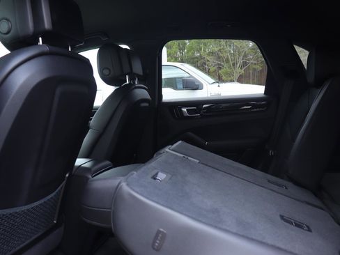 Used 2021 Porsche Cayenne image 14