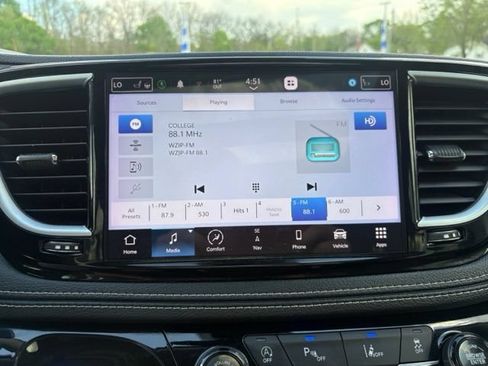 Used 2023 Chrysler Pacifica Limited FWD image 24