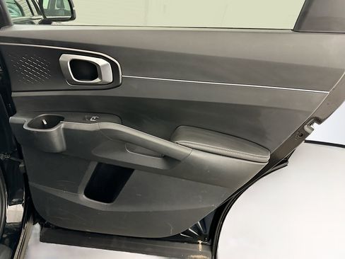 Used 2024 Kia Sorento S image 32