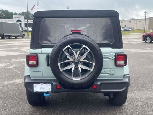 Used 2024 Jeep Wrangler Unlimited w/ Convenience Group AWD/4WD image 33