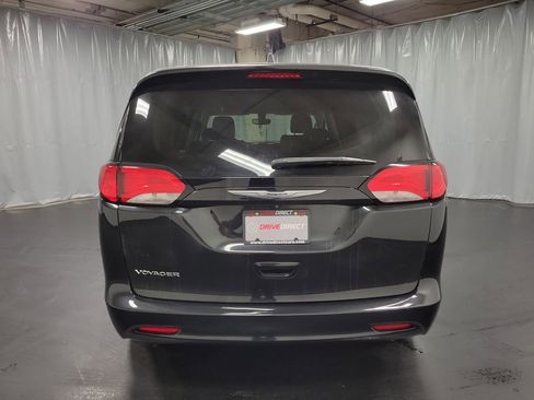 Used 2021 Chrysler Voyager Lxi image 7