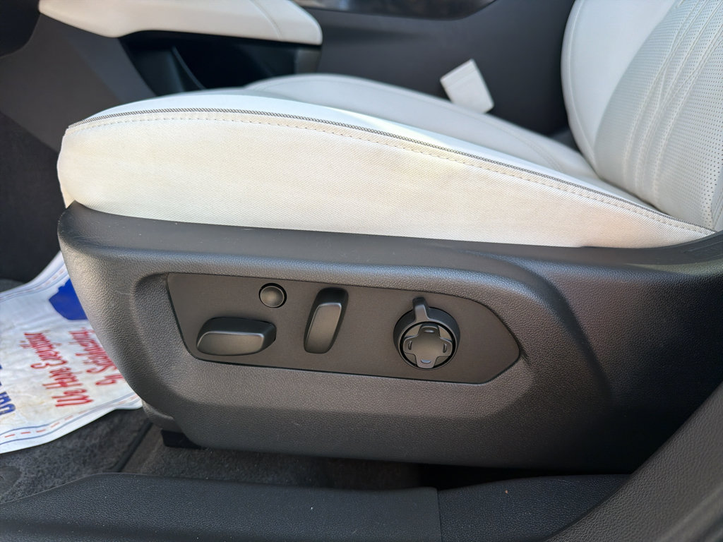 Used 2025 Buick Envision Avenir AWD/4WD image 10