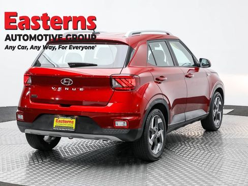 Used 2024 Hyundai Venue SEL image 5