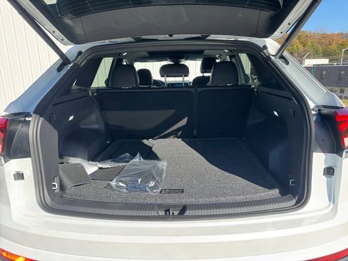 New 2026 Volkswagen Atlas Cross Sport SE image 15