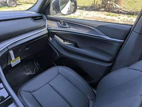 New 2026 Jeep Grand Cherokee Limited AWD/4WD image 18