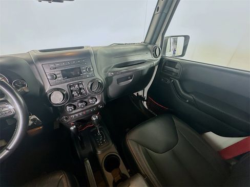 Used 2018 Jeep Wrangler Unlimited Rubicon image 11