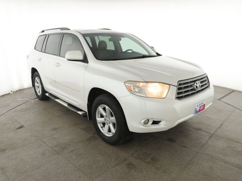 Used 2010 Toyota Highlander SE FWD image 3